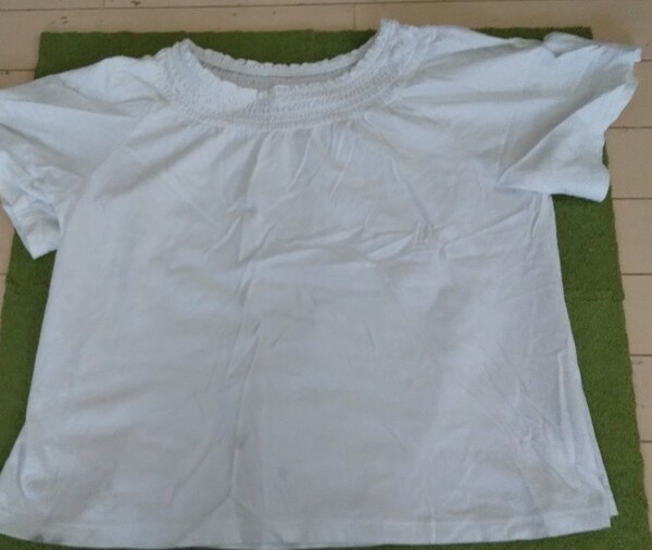 白Tシャツユニクロ