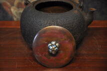 釜師造　銀製摘日の丸形小鉄瓶　斑紫銅蓋　容量900ｃｃ　煎茶道具_画像6