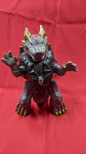 SO004中古品◇ガーディー ウルトラマンティガ 怪獣 1997 ソフビ 