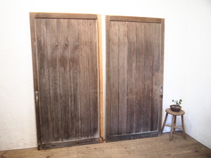 taS457*[H177cm×W88,5cm]×2 sheets * retro taste ... old wooden sliding door * fittings sash old Japanese-style house block shop reform Vintage L under 