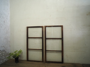 taD0604*[H88,5(88)cm×W43,5cm]×2 sheets * Vintage * retro old tree frame glass door * old fittings double doors small window Akira . taking . reform . material K under 