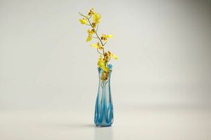 おしゃれなガラス製 フラワーベース 一輪挿し ブルー 青 高さ23.5cm 花瓶 花器 花入れ 生花 花生け 置物 飾物 インテリア je1601