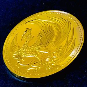 天皇陛下御即位記念 鳳凰 菊の御紋　大型金貨　古錢 9直径40.15mm 重目 28.69g