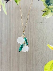 Art hand Auction White glass bell orchid necklace [gold] surgical stainless steel necklace, handmade, Accessories (for women), necklace, pendant, choker