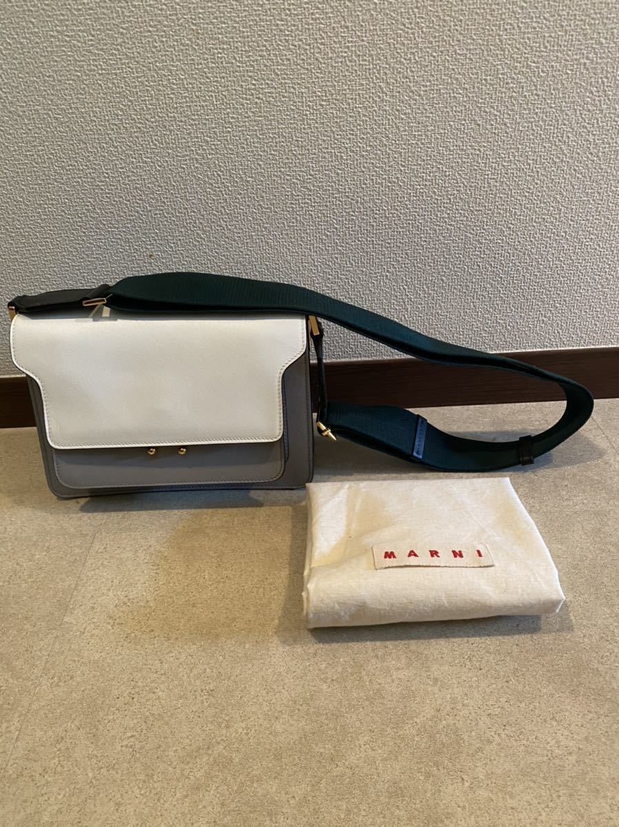 Marni トランクショー ビジューと羽根のクラッチ G8XZ0F5AeF
