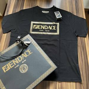 【新品】FENDACE フェンダーチェ ロゴ Tシャツ FENDI VERSACE Mサイズ フェンディ ヴェルサーチ