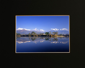 ネパール　ペワタール湖　ポカラ　風景写真　額縁付 Ａ３ノビ　サイズ　★　辰巳玄洋　作品 Nepal-001-5A