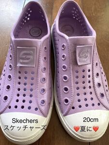 SKECHERS