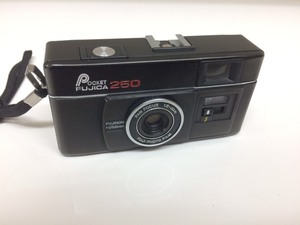 □ジャンク　FUJIFILM　フィルムポケットカメラ　POCKET FUJICA 250　†□