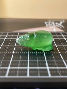 天然 翡翠 海螺紋 彫刻　氷種 緑色　みずみずしい　重さ40.0ct 26.0mm×15.0mm×12.2mm 翡翠ペンダントトップ　ヒスイルース