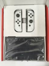 21429t 極美品 NINTENDO SWITCH 任天堂 スイッチ 有機ELモデル HEG-001 Joy-Con(L)/(R) ホワイト 本体 ジョイコン ゲーム機 箱有_画像3