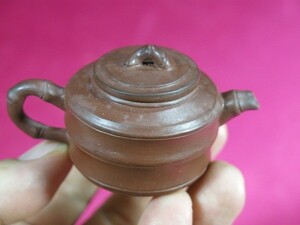 B　竹形紫泥急須　小　中国　陶器　煎茶道具　在銘　王肖玲