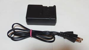 HITACHI ビデオカメラ(DZ-HS403, HS401等) 用 ACアダプターDZ-ACS3 動作品(電圧出力可 ジャンク扱い)
