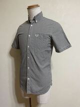 【美品】 FRED PERRY フレッドペリー ギンガムチェック ボタンダウン シャツ トップス サイズXS 半袖 茶 紺 白 M3534 ヒットユニオン_画像6