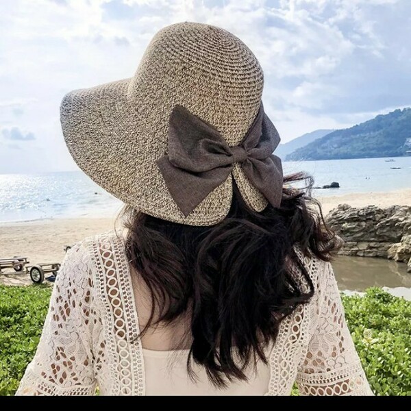 つばの広い麦わら帽子★弓付きビーチハット 女性用日除け帽子♪ UV日焼け 止め♪フリーサイズ