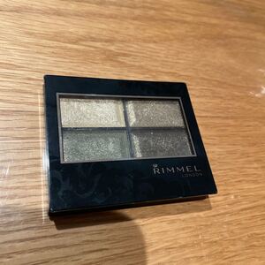 リンメルアイシャドウ RIMMEL ロイヤルヴィンテージアイズ 006 カーキ色
