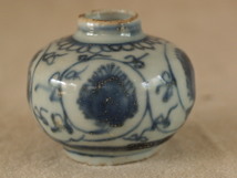 16 17世紀 安南 染付唐草文 小壺5.3ｃｍ 茶入 茶道 華道 アジア古美術 骨董 古玩 アールヌーボー_画像3