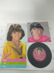 送料140円～・EP レコード　松本伊代　チャイニーズ・キッス