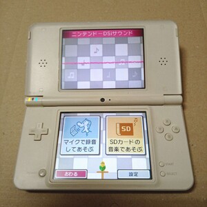 ニンテンドー DSi LL (UTL-001) ナチュラルホワイト nintendogs付き