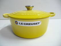 ■未使用　LE CREUSET ル・クルーゼ シグニチャー ココット ロンド 22cm ソレイユイエロー 調理器具 両手鍋■_画像2