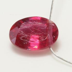 きれいなガラス充填ルビー 大きさ約8.0x6.1x3.5mm 重さ約1.38ct オーバル 横方向貫通穴