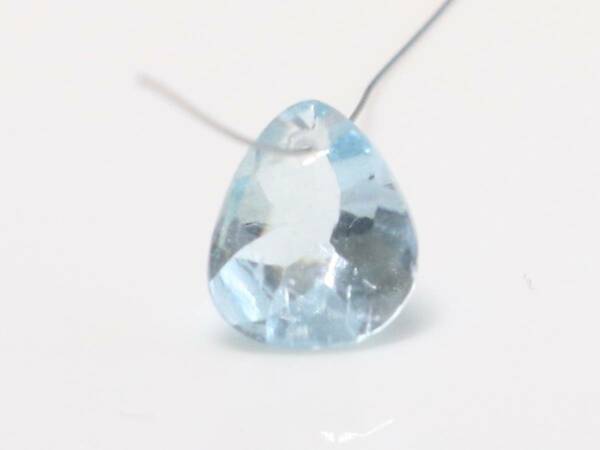 穴あけルース 濃い色合いアクアマリン 1.82ct