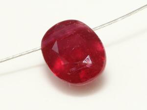 きれいなガラス充填ルビー 大きさ約7.9x6.1x4.0mm 重さ約1.83ct オーバル 横方向貫通穴