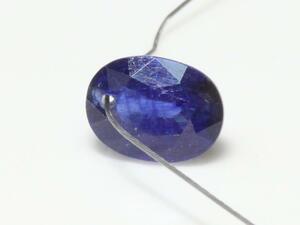 きれいなガラス充填サファイヤ 約8.0x6.0x4.3mm 重さ約2.00ct オーバル 厚さ方向貫通穴