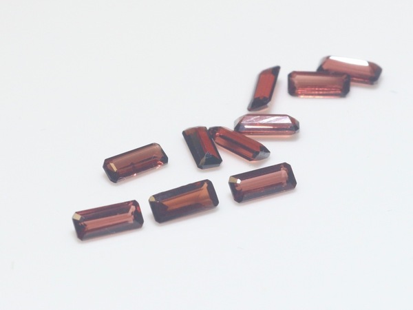 綺麗な赤茶色ガーネット 3x7mmオクタゴンのロット 10ケで5.21ct