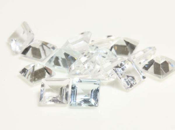 キレイなホワイトトパーズ 5mmスクエアのロット 15ケで12.35ct