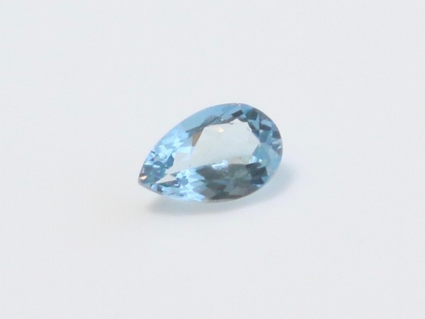 比較的濃い色合いアクアマリンペアシェイプ0.78ct