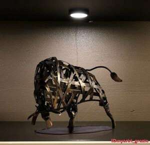 Art hand Auction Tooarts 金属雕塑 铁牛 网格 手工模型 小雕像 装饰 家具, 金属工艺品, 铜, 其他的