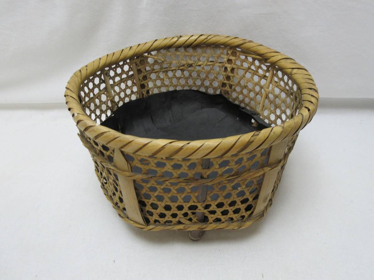 H04378 【 茶道具炭斗炭取3足竹籠竹編箱無】 検) 炭道具茶会炭入れ炭斗