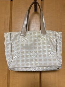 CHANEL シャネル ニュートラベルライン ベージュ