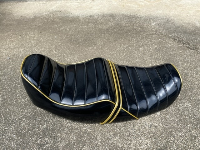 カワサキ ZRX400 タックロールシート 破れなし エナメル ロゴ入り - www.splashecopark.com.br カワサキ ZRX400 タックロールシート 破れなし エナメル ロゴ入り - www.splashecopark.com.br