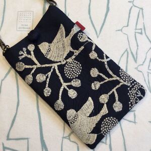 鳥さん刺繍生地とミナペルホネンタンバリン使用 ハンドメイドスマホポーチ