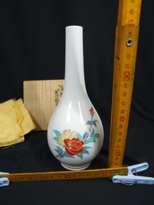 特選品　CB-153　濁手薔薇文花瓶　十四代　酒井田柿右衛門　人間国宝　共箱　本物保証　美術品　重要無形文化財