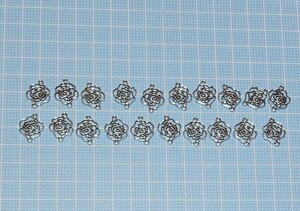 【67】ハンドメイド資材 アクセサリーパーツ 両カン付きメタルパーツ 薔薇 シルバー 20個