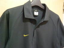 Nike ナイキ スウォッシュ 胸ロゴ ドライメッシュ 半袖ポロシャツ 黒 ブラック メンズM 美品_画像2