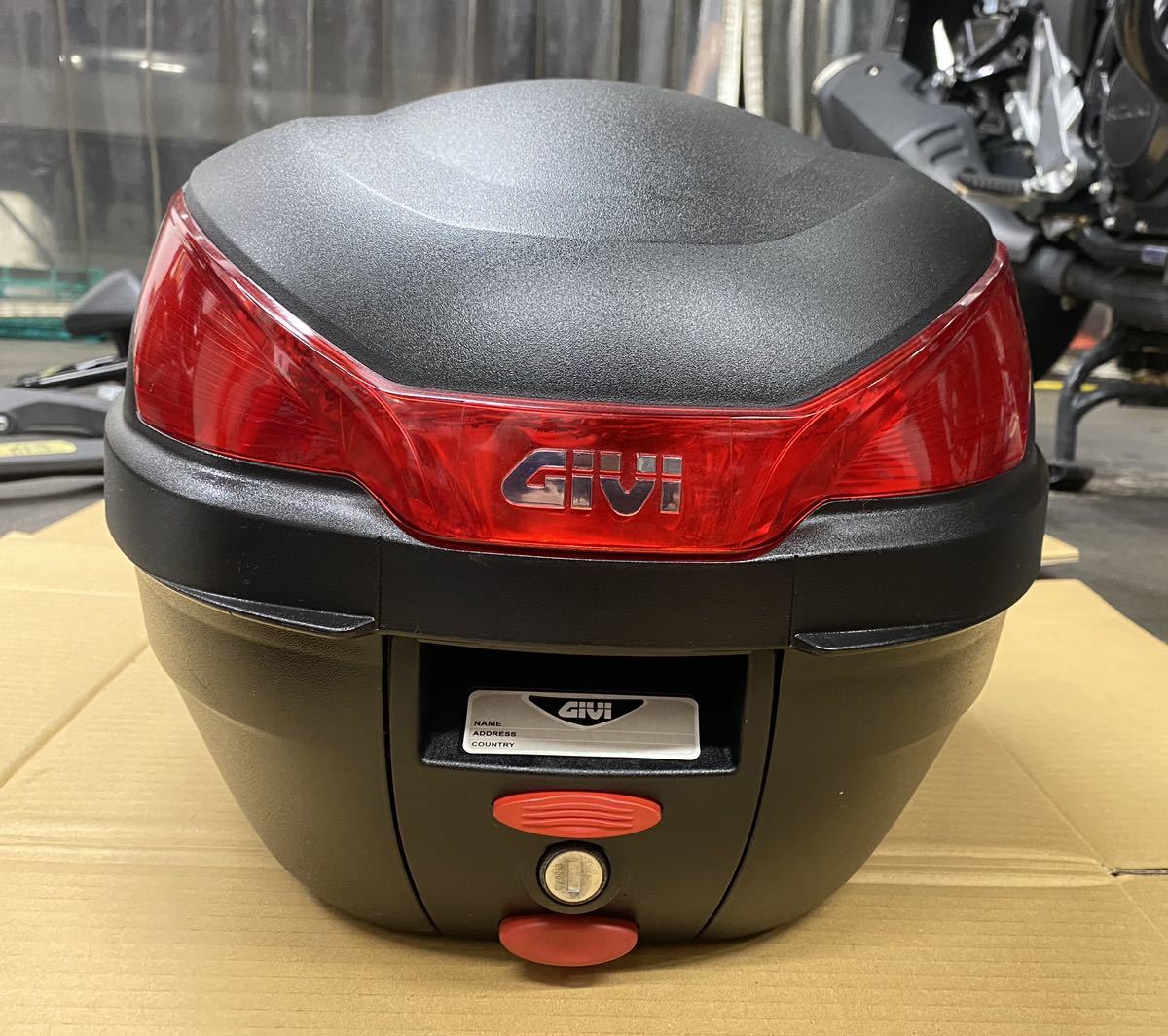 ヤフオク! -「givi b27n」の落札相場・落札価格