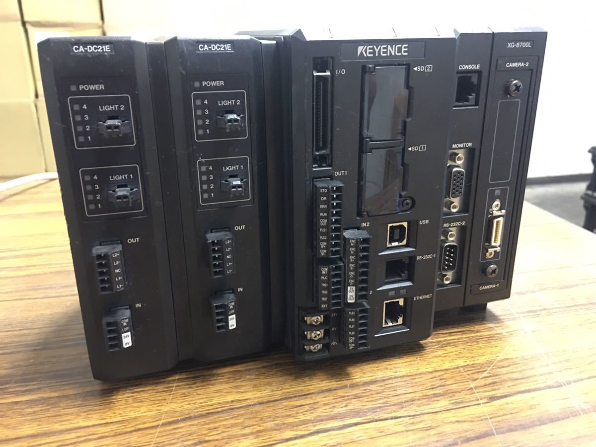 A021 A018 KEYENCE XG-8700L マルチカメラ画像システム/CA-DC21E×2台