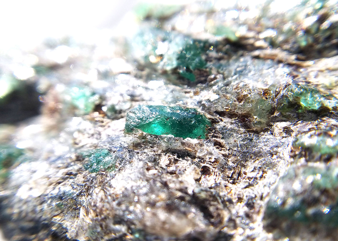 ハイクオリティ オーストリア産 エメラルド 鉱物 鉱物標本 原石 母岩