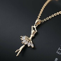 【新着】【ユニックなデザイン】★ダイヤモンドネックレス★《合計2ct》▲Gold Plated▲_画像1