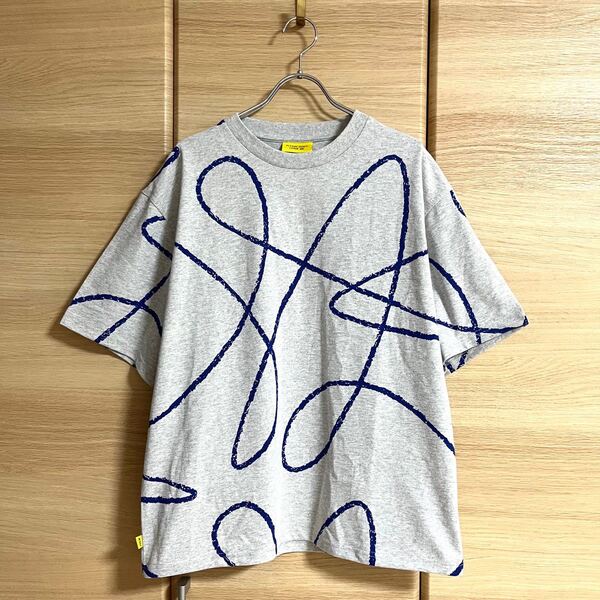POETIC COLLECTIVE トップス Tシャツ L グレー×ブルーライン 美品