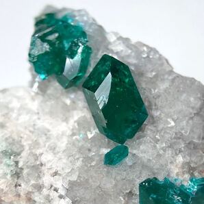 ダイオプテース 翠銅鉱 ツメブ産 原石 鉱物 鉱石 天然石 鉱物標本