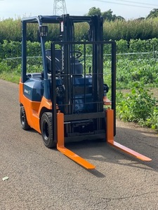 Toyota　（TOYOTA）◆　中古forklift　◆　オトマ　◆　ガソリン　◆　1tonne半（7FG15）◆　3本Lever　◆　サイドシフトincluded