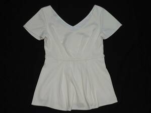 * Cecil McBee. hem wide .. design rom and rear (before and after) V neck on goods white. short sleeves *M size *