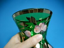 ボヘミアガラス　花瓶　緑地にコスモス　金彩　チェコスロヴァキア製　箱付き　インテリア　花入れ　花器　W-380_画像6