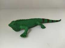 いぐあな　iguana　イグアナ　グリーンイグアナ　　　フィギュア　置物　置き物　飾り物　飾り　緑　ミドリ　ミニチュア_画像1