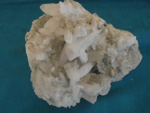 青森県~ 西目屋村 ★ 尾太鉱山 重量約2800g ★ 全面水晶 クラスター 鉱物 鉱山石 鉱石 標本 インテリア